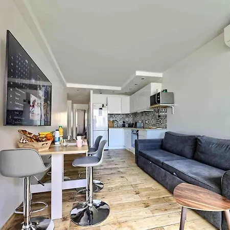 1 Min To Bedroom Flat With 2 Ac And Parking In Summer Lejlighed *