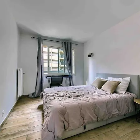 1 Min To Bedroom Flat With 2 Ac And Parking In Summer Lejlighed *