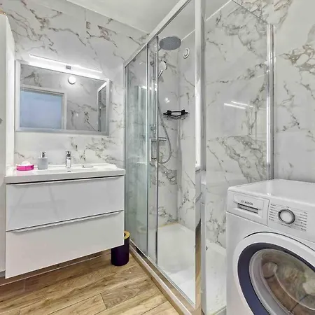 1 Min To Bedroom Flat With 2 Ac And Parking In Summer