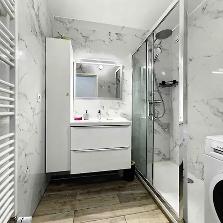 Lejlighed 1 Min To Bedroom Flat With 2 Ac And Parking In Summer