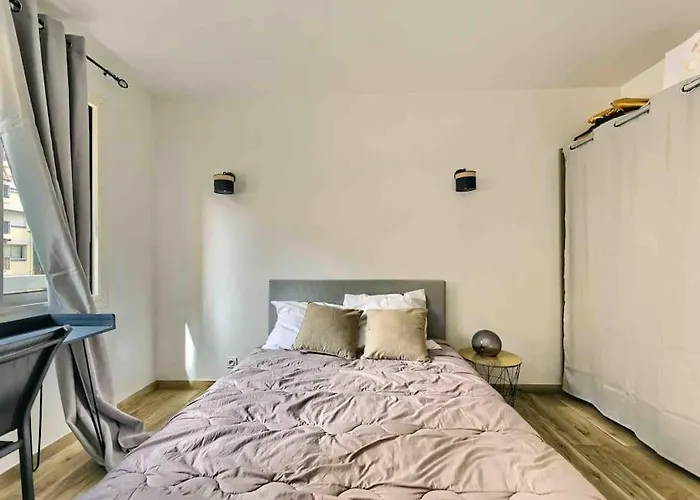 Appartement 1 Min To Bedroom Flat With 2 Ac And Parking In Summer