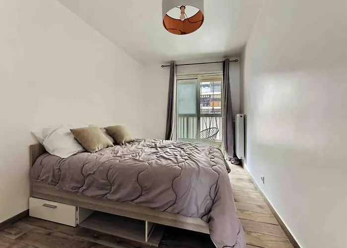 1 Min To Bedroom Flat With 2 Ac And Parking In Summer * Nice