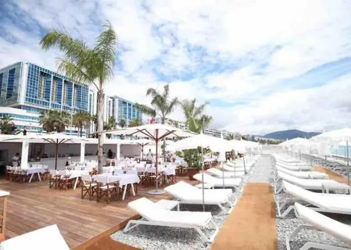 Appartement 1 Min To Bedroom Flat With 2 Ac And Parking In Summer Nice