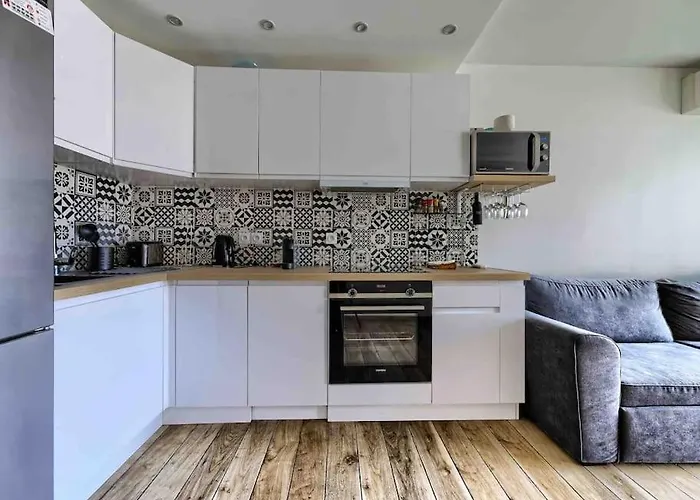 1 Min To Bedroom Flat With 2 Ac And Parking In Summer * Nice