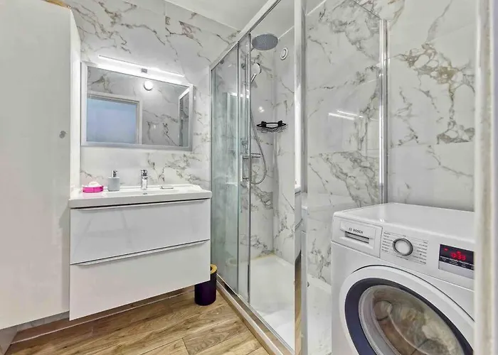 1 Min To Bedroom Flat With 2 Ac And Parking In Summer