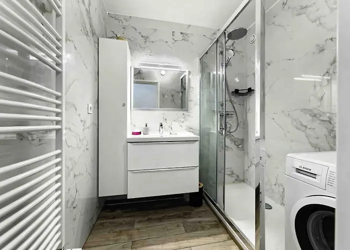 Appartement 1 Min To Bedroom Flat With 2 Ac And Parking In Summer