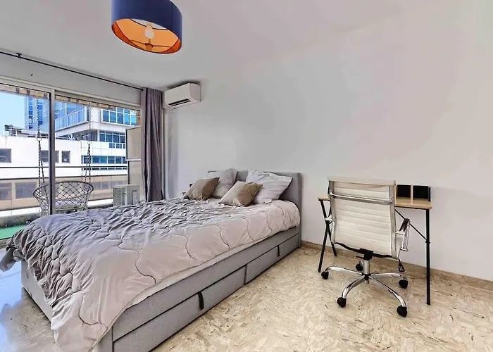 1 Min To Bedroom Flat With 2 Ac And Parking In Summer ニース