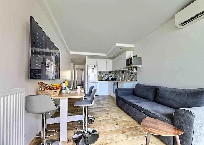 1 Min To Bedroom Flat With 2 Ac And Parking In Summer アパート *