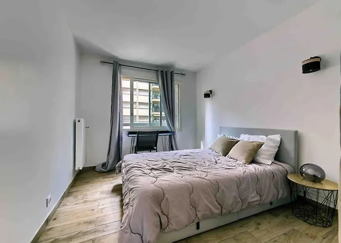 1 Min To Bedroom Flat With 2 Ac And Parking In Summer アパート *